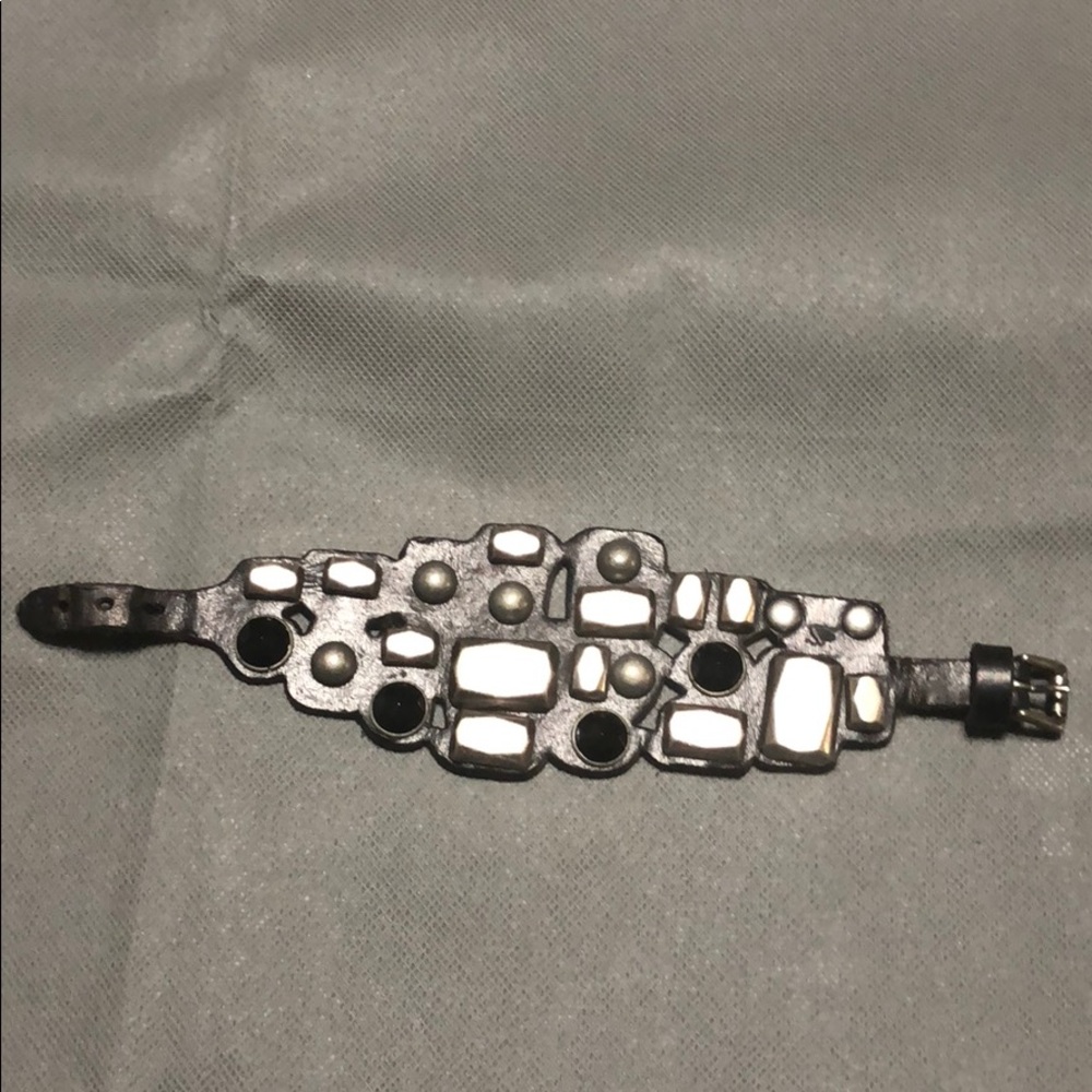 Bracelet hip hop style